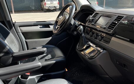 Volkswagen Multivan T6 рестайлинг, 2019 год, 3 900 000 рублей, 6 фотография