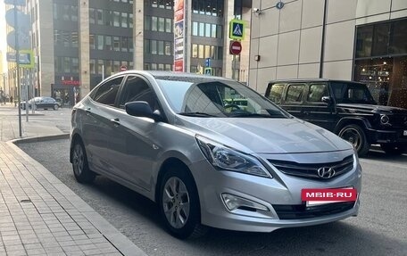 Hyundai Solaris II рестайлинг, 2015 год, 920 000 рублей, 2 фотография