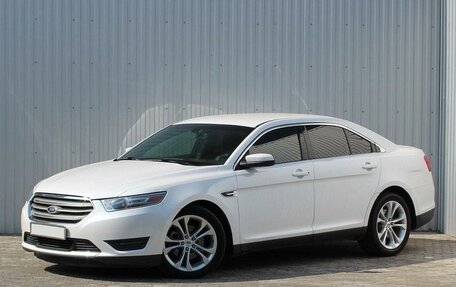 Ford Taurus VI рестайлинг, 2012 год, 2 250 000 рублей, 2 фотография