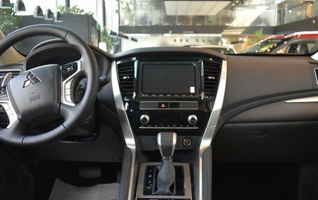 Mitsubishi Montero Sport, 2023 год, 6 150 000 рублей, 18 фотография
