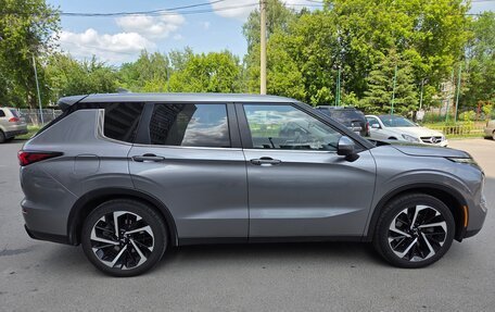 Mitsubishi Outlander, 2021 год, 2 900 000 рублей, 3 фотография