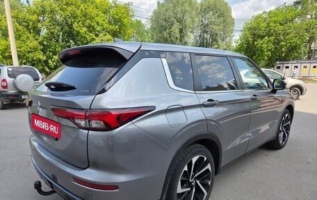 Mitsubishi Outlander, 2021 год, 2 900 000 рублей, 4 фотография