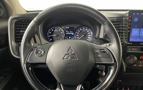 Mitsubishi Outlander III рестайлинг 3, 2019 год, 1 950 000 рублей, 13 фотография