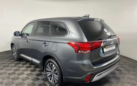 Mitsubishi Outlander III рестайлинг 3, 2019 год, 1 950 000 рублей, 7 фотография