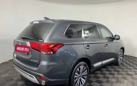 Mitsubishi Outlander III рестайлинг 3, 2019 год, 1 950 000 рублей, 5 фотография