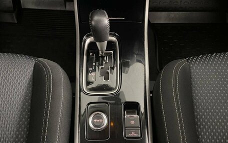 Mitsubishi Outlander III рестайлинг 3, 2019 год, 1 950 000 рублей, 15 фотография
