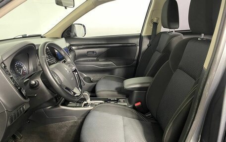 Mitsubishi Outlander III рестайлинг 3, 2019 год, 1 950 000 рублей, 17 фотография