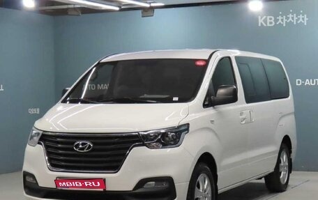 Hyundai Grand Starex Grand Starex I рестайлинг 2, 2021 год, 2 590 000 рублей, 1 фотография