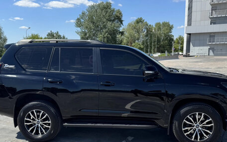 Toyota Land Cruiser Prado 150 рестайлинг 2, 2018 год, 3 990 000 рублей, 4 фотография