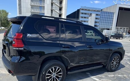 Toyota Land Cruiser Prado 150 рестайлинг 2, 2018 год, 3 990 000 рублей, 3 фотография