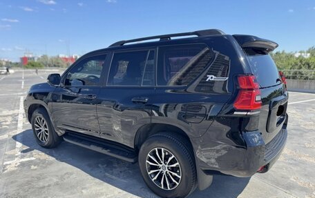 Toyota Land Cruiser Prado 150 рестайлинг 2, 2018 год, 3 990 000 рублей, 5 фотография