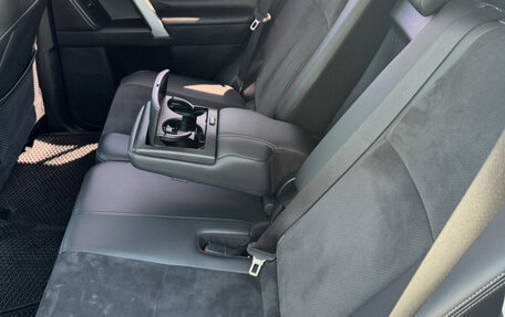 Toyota Land Cruiser Prado 150 рестайлинг 2, 2018 год, 3 990 000 рублей, 18 фотография