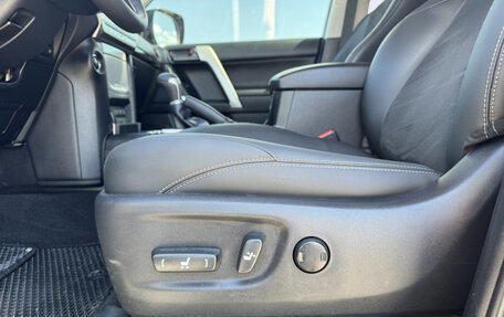 Toyota Land Cruiser Prado 150 рестайлинг 2, 2018 год, 3 990 000 рублей, 20 фотография