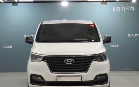 Hyundai Grand Starex Grand Starex I рестайлинг 2, 2021 год, 2 590 000 рублей, 2 фотография