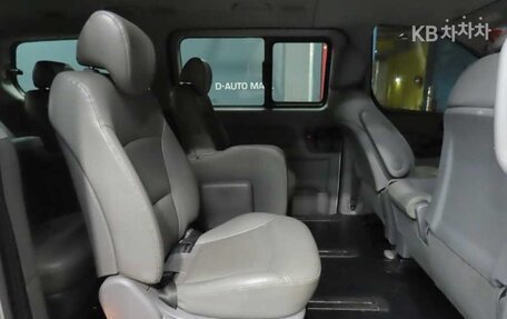 Hyundai Grand Starex Grand Starex I рестайлинг 2, 2021 год, 2 590 000 рублей, 9 фотография