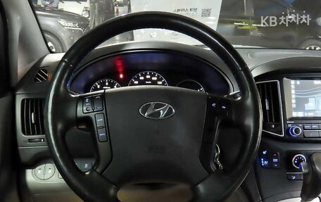 Hyundai Grand Starex Grand Starex I рестайлинг 2, 2021 год, 2 590 000 рублей, 10 фотография