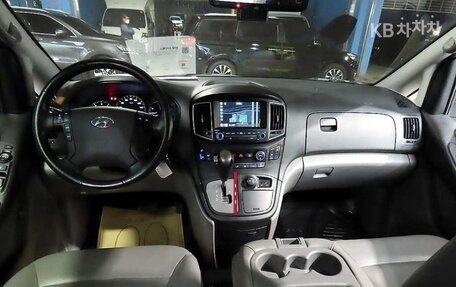 Hyundai Grand Starex Grand Starex I рестайлинг 2, 2021 год, 2 590 000 рублей, 5 фотография
