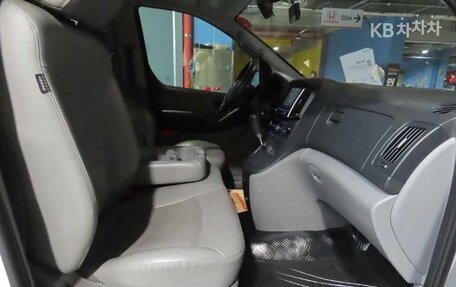Hyundai Grand Starex Grand Starex I рестайлинг 2, 2021 год, 2 590 000 рублей, 8 фотография