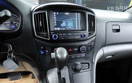 Hyundai Grand Starex Grand Starex I рестайлинг 2, 2021 год, 2 590 000 рублей, 11 фотография