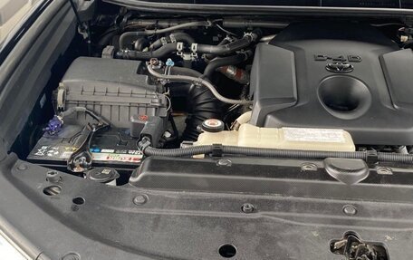 Toyota Land Cruiser Prado 150 рестайлинг 2, 2018 год, 3 700 000 рублей, 8 фотография