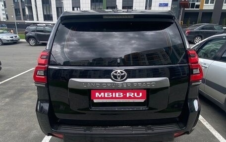 Toyota Land Cruiser Prado 150 рестайлинг 2, 2018 год, 3 700 000 рублей, 2 фотография