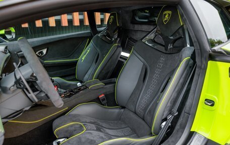 Lamborghini Huracán, 2024 год, 45 000 000 рублей, 4 фотография