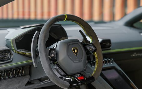 Lamborghini Huracán, 2024 год, 45 000 000 рублей, 3 фотография