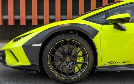 Lamborghini Huracán, 2024 год, 45 000 000 рублей, 16 фотография