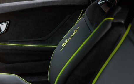 Lamborghini Huracán, 2024 год, 45 000 000 рублей, 22 фотография