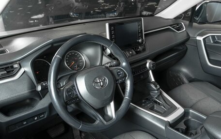 Toyota RAV4, 2019 год, 2 600 000 рублей, 4 фотография
