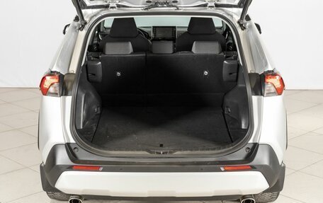 Toyota RAV4, 2019 год, 2 600 000 рублей, 14 фотография