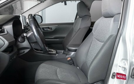 Toyota RAV4, 2019 год, 2 600 000 рублей, 16 фотография