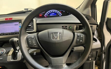 Honda Freed I, 2015 год, 1 250 000 рублей, 22 фотография
