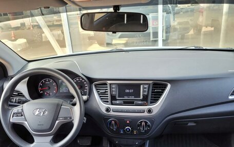 Hyundai Solaris II рестайлинг, 2018 год, 1 300 000 рублей, 16 фотография
