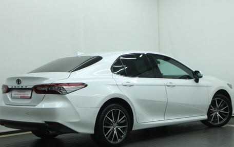 Toyota Camry, 2022 год, 3 966 000 рублей, 2 фотография