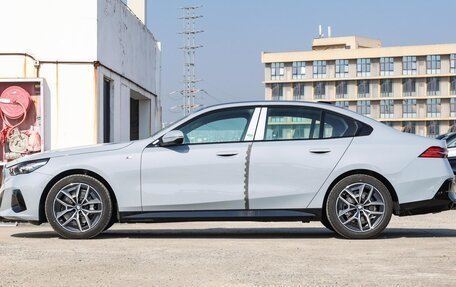 BMW 5 серия, 2024 год, 6 250 000 рублей, 6 фотография