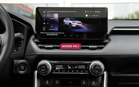 Toyota RAV4, 2024 год, 3 750 000 рублей, 15 фотография