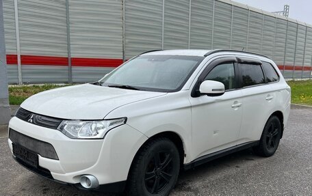 Mitsubishi Outlander III рестайлинг 3, 2012 год, 950 000 рублей, 1 фотография