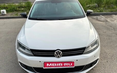Volkswagen Jetta VI, 2013 год, 890 000 рублей, 1 фотография