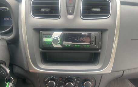 Renault Logan II, 2018 год, 875 000 рублей, 6 фотография