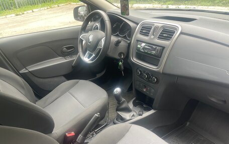 Renault Logan II, 2018 год, 875 000 рублей, 4 фотография