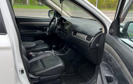 Mitsubishi Outlander III рестайлинг 3, 2012 год, 950 000 рублей, 3 фотография