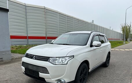 Mitsubishi Outlander III рестайлинг 3, 2012 год, 950 000 рублей, 10 фотография