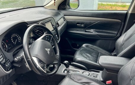 Mitsubishi Outlander III рестайлинг 3, 2012 год, 950 000 рублей, 5 фотография