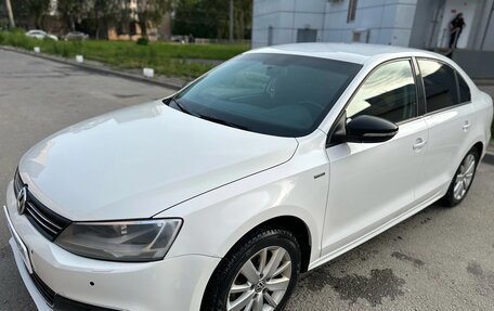 Volkswagen Jetta VI, 2013 год, 890 000 рублей, 4 фотография