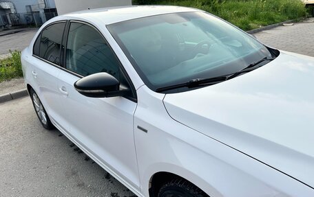 Volkswagen Jetta VI, 2013 год, 890 000 рублей, 3 фотография
