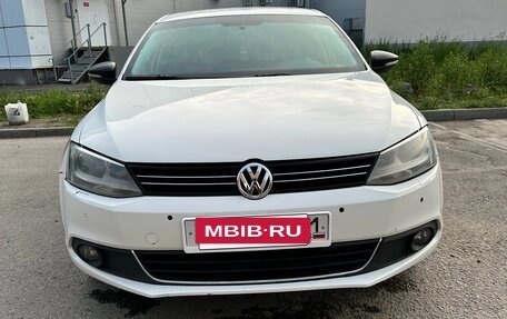 Volkswagen Jetta VI, 2013 год, 890 000 рублей, 2 фотография