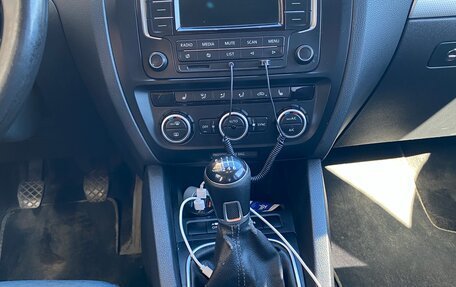 Volkswagen Jetta VI, 2013 год, 890 000 рублей, 20 фотография