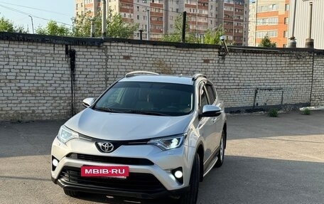 Toyota RAV4, 2015 год, 2 150 000 рублей, 2 фотография
