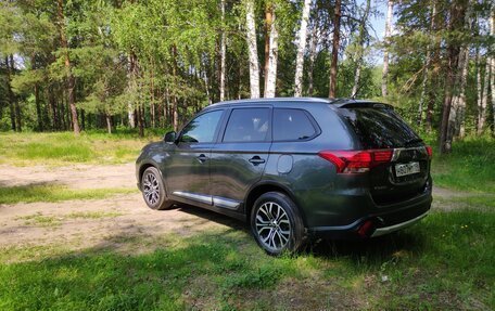 Mitsubishi Outlander III рестайлинг 3, 2015 год, 1 995 000 рублей, 9 фотография